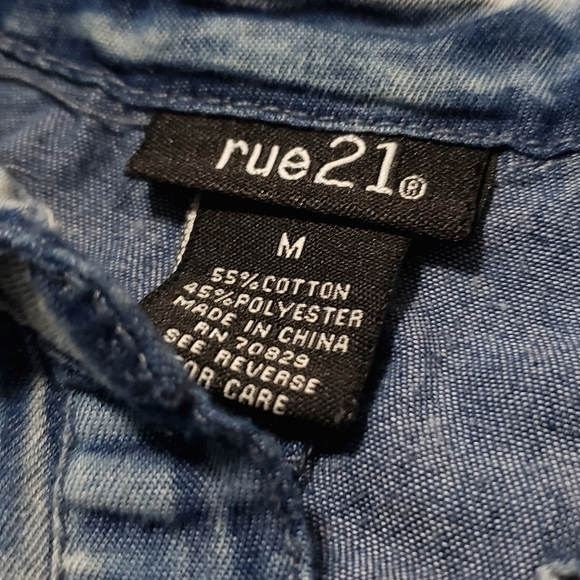 (2 for $10) Rue21 Sleeveless Button Up Blouse - Picture 3 of 6